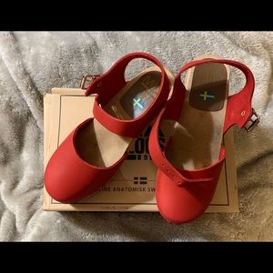 Red Mia Swedish Leather Clogs Size 8